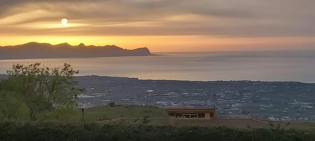 Villa Siciliana Con Piscina E Vista Panoramica Sul Mare Borgetto Eksteriør billede